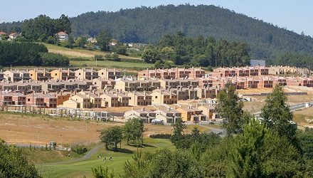 Verdegaia rexeita a construción dunha macrourbanización de luxo con campos de golf en Ribeira